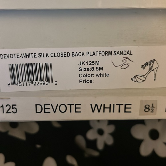 White silk closed back platform sandal - Picture 8 of 8